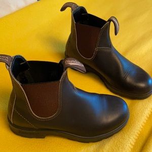 Like new Blundstone boots for sale! Chelsea #500